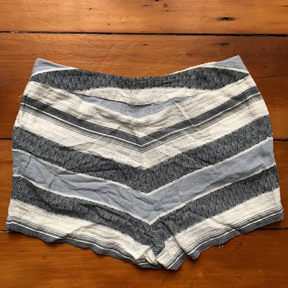 Mudpie Weaved Cloth Shorts - Picture 4 of 4